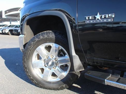 Used 2020 Chevrolet Silverado 2500 LTZ w/ LTZ Texas Edition image 14