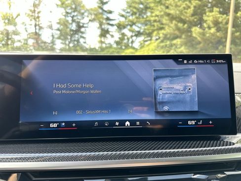 Used 2025 BMW X7 M60i image 40