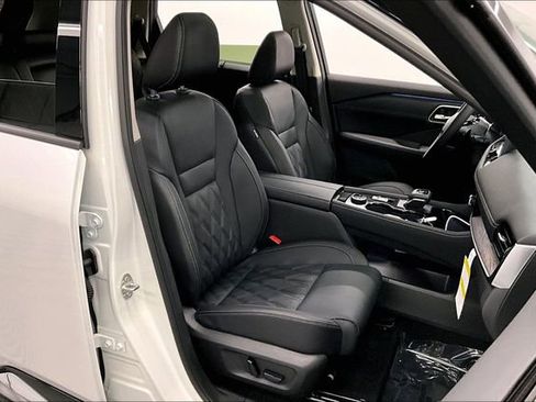 New 2025 Nissan Rogue Platinum w/ Tech Package image 38