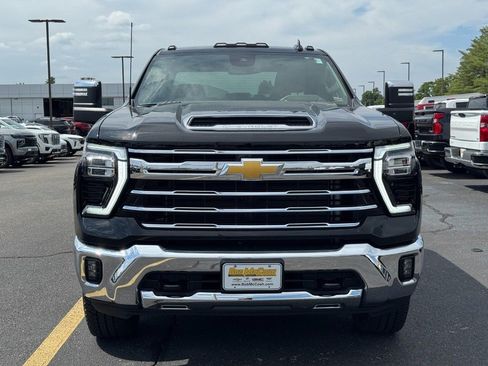 Used 2026 Chevrolet Silverado 2500 LTZ AWD/4WD image 9