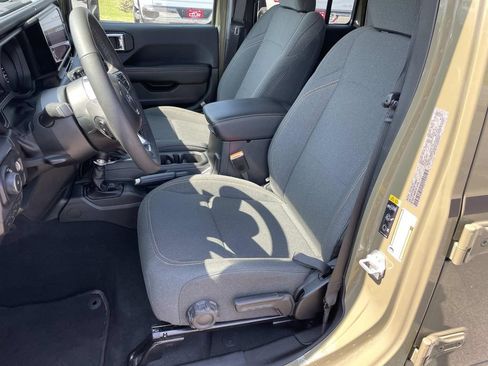 Used 2026 Jeep Wrangler Unlimited Sahara w/ Safety Group AWD/4WD image 38