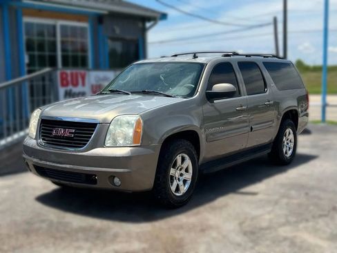 Used 2007 GMC Yukon XL SLT w/ SLT Preferred Equipment Group image 1