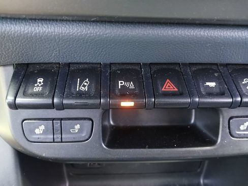 Used 2022 Chevrolet Colorado Z71 w/ Safety Package RWD image 27