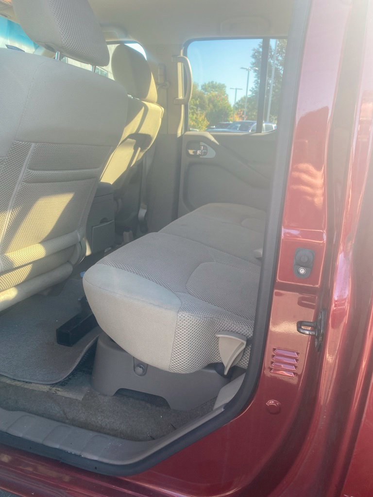 Used 2014 Nissan Frontier SV w/ SV Value Truck Package RWD image 19