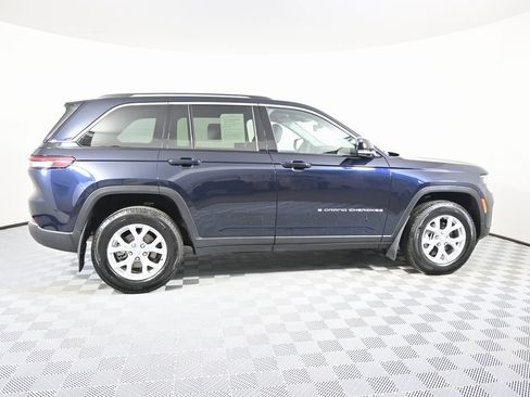 Used 2023 Jeep Grand Cherokee Limited image 7
