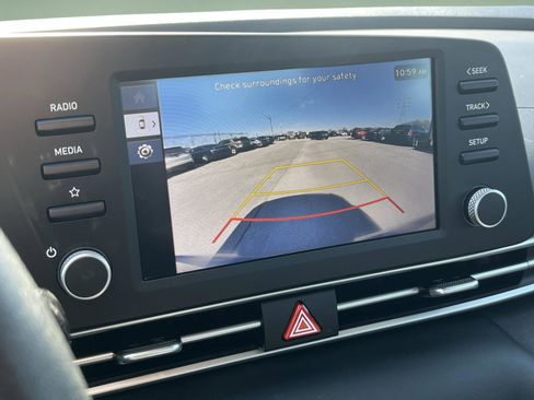 Used 2025 Hyundai Elantra SE w/ Cargo Package FWD image 23