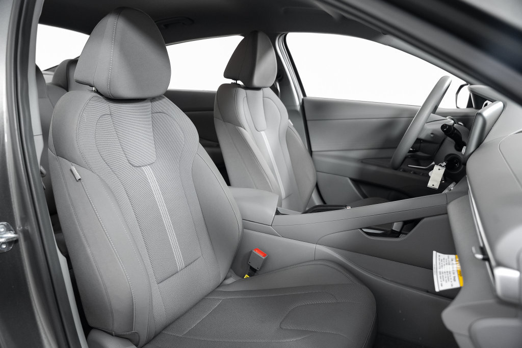 Certified 2026 Hyundai Elantra SE FWD image 24