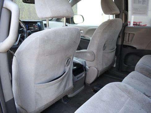 Used 2015 Toyota Sienna LE FWD image 21