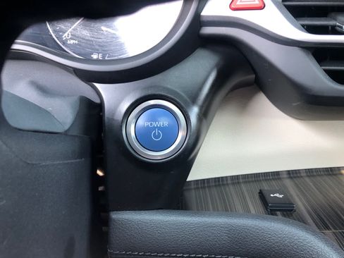 Used 2024 Toyota Sienna Platinum FWD image 12