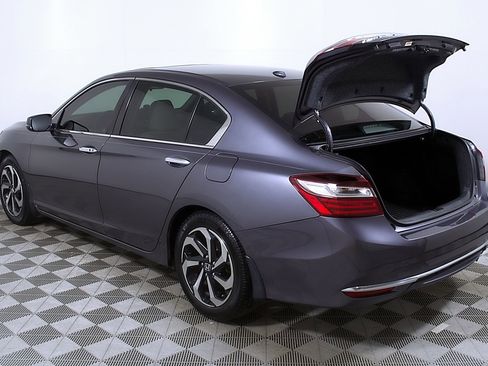 Used 2017 Honda Accord EX image 10