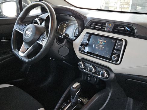 Used 2021 Nissan Versa SV image 28