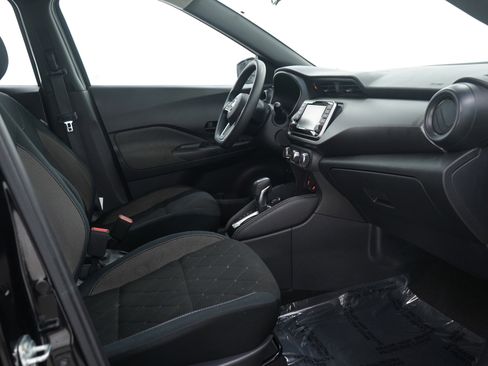 Used 2018 Nissan Kicks S image 12