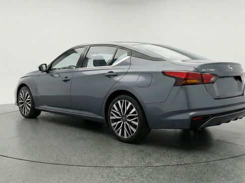 Used 2025 Nissan Altima 2.5 SV FWD image 6