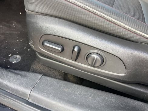 Used 2021 Chevrolet TrailBlazer RS w/ Technology Package image 17