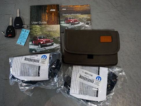 Used 2013 Jeep Wrangler Unlimited Rubicon w/ Connectivity Group AWD/4WD image 78