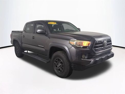 Used 2018 Toyota Tacoma SR5 RWD image 2