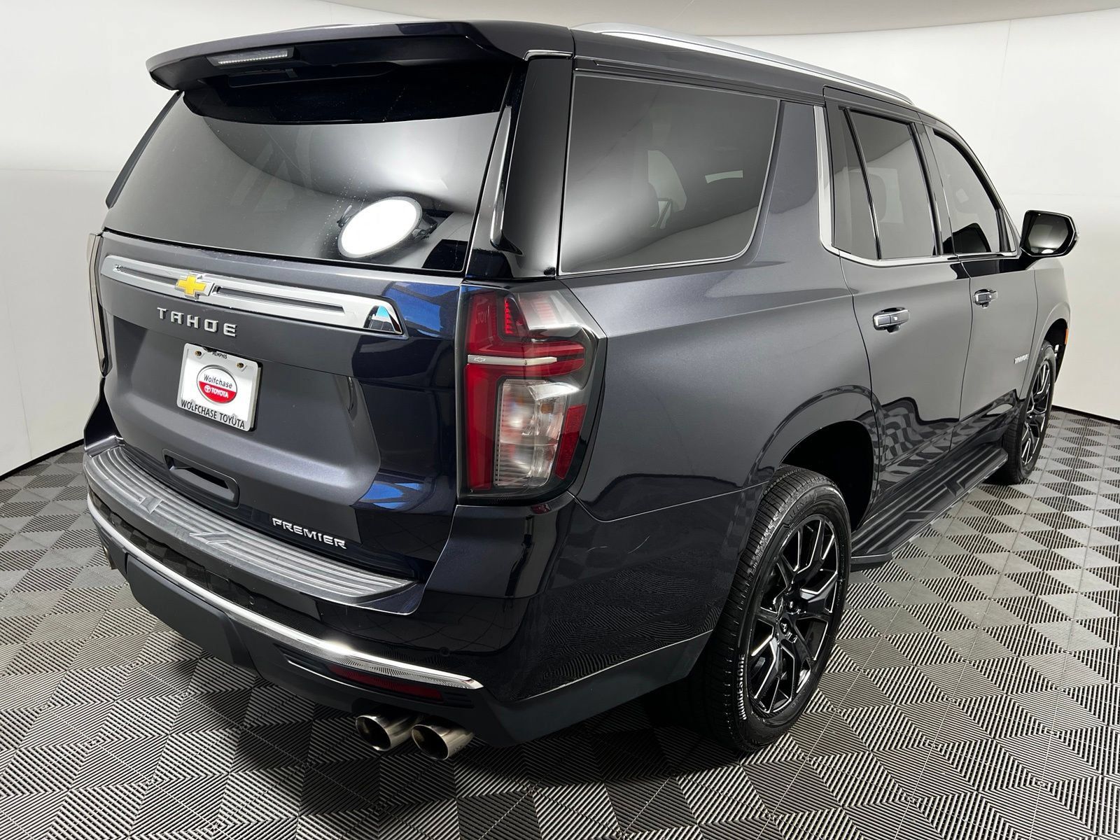 Used 2023 Chevrolet Tahoe Premier AWD/4WD image 6