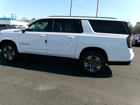 New 2026 Chevrolet Suburban Z71 w/ Comfort Package image 8