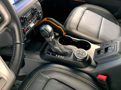 Used 2023 Ford Bronco Badlands w/ Sasquatch Package image 17