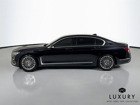 Used 2021 BMW 740i image 9