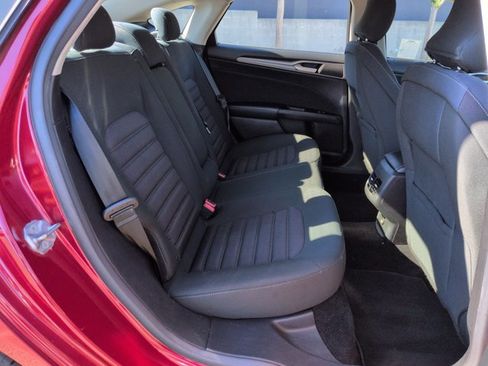 Used 2017 Ford Fusion SE w/ Fusion SE Technology Package image 19