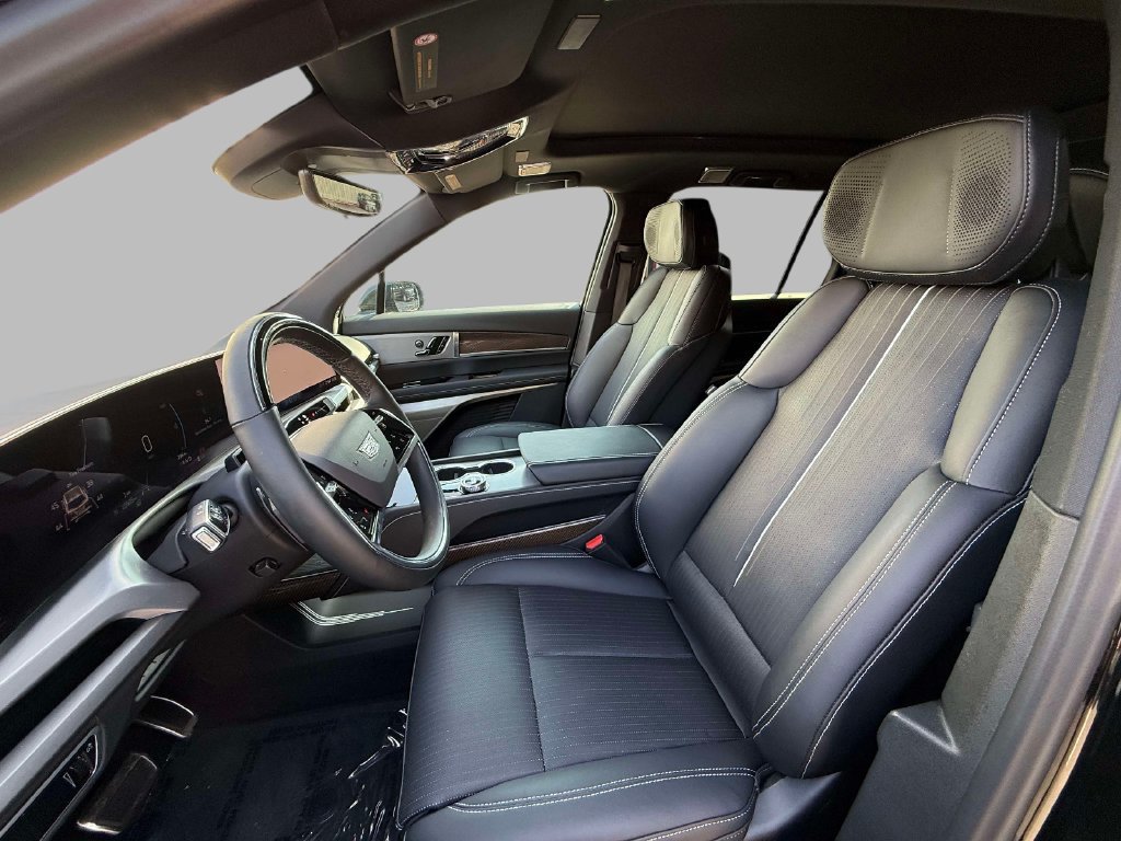 Used 2026 Cadillac Vistiq Sport w/ LPO, Floor Liner Package AWD/4WD image 2
