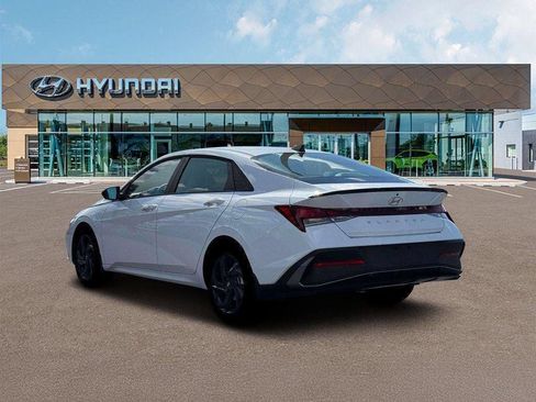 New 2026 Hyundai Elantra SEL Sport FWD image 5