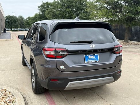 Used 2024 Honda Pilot EX-L image 3