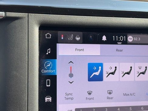 Used 2022 Chrysler Voyager LX FWD image 24