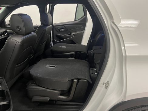 Used 2023 Chevrolet Traverse LT FWD image 30