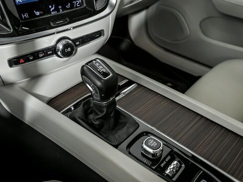 Used 2021 Volvo S60 T6 Momentum w/ Premium Package image 33