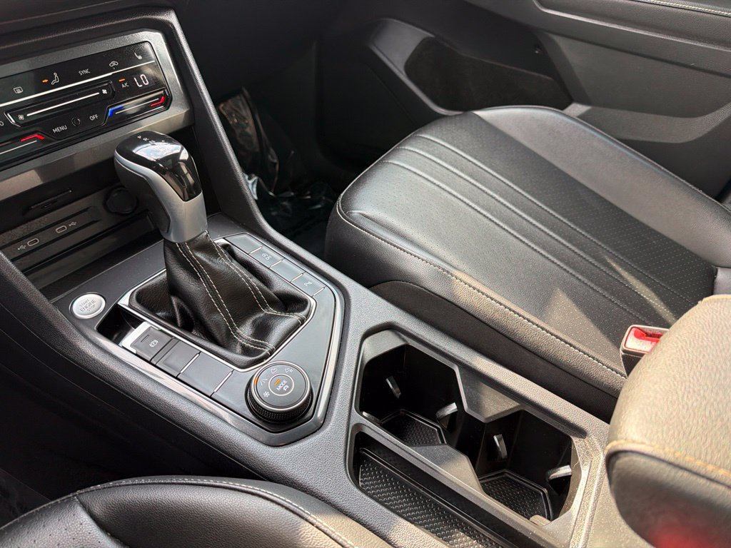 Used 2024 Volkswagen Tiguan SE R-Line AWD/4WD image 32