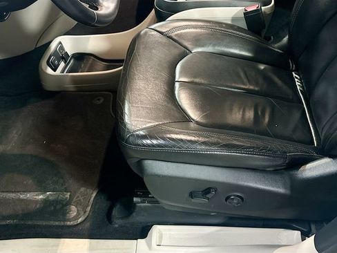 Used 2017 Chrysler Pacifica Touring-L w/ Tire & Wheel Group image 20