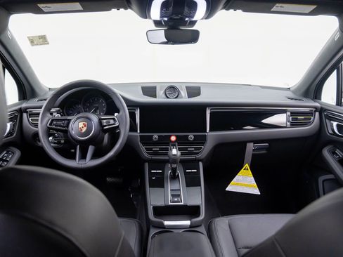 Certified 2025 Porsche Macan AWD/4WD image 11