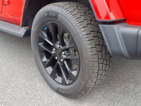 Used 2022 Jeep Wrangler Unlimited Sahara image 11