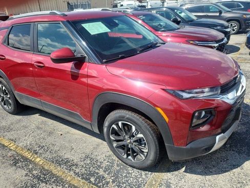 Used 2021 Chevrolet TrailBlazer LT w/ Convenience Package AWD/4WD image 3