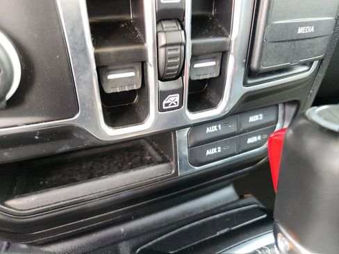 Used 2023 Jeep Wrangler Unlimited Sahara image 38