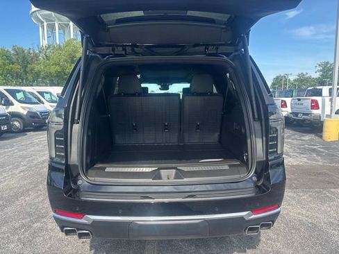 Used 2026 Chevrolet Suburban High Country AWD/4WD image 13