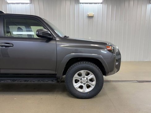 Used 2020 Toyota 4Runner SR5 AWD/4WD image 4