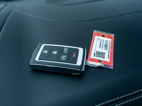 Used 2022 Jeep Grand Cherokee Overland w/ Adv Protech Group III image 34