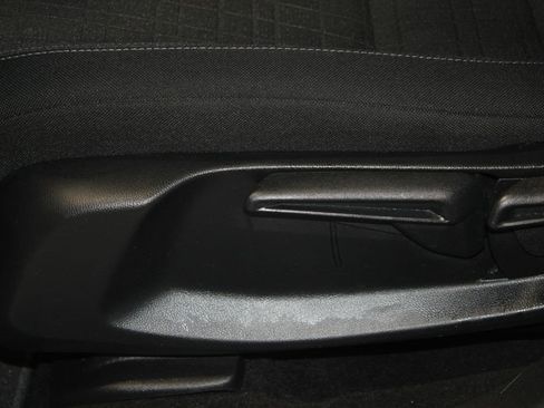 Used 2023 Honda HR-V LX image 13