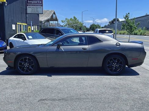 Used 2019 Dodge Challenger R/T w/ Driver Convenience Group RWD image 9