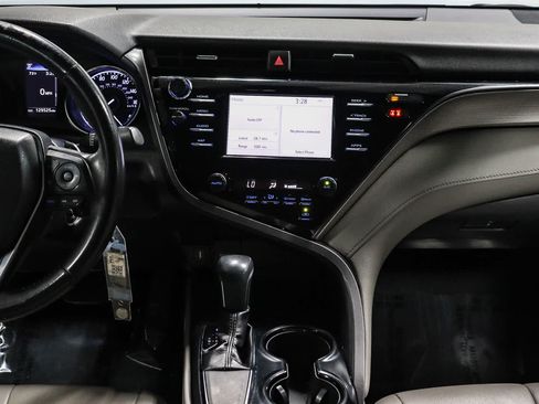 Used 2019 Toyota Camry SE FWD image 13