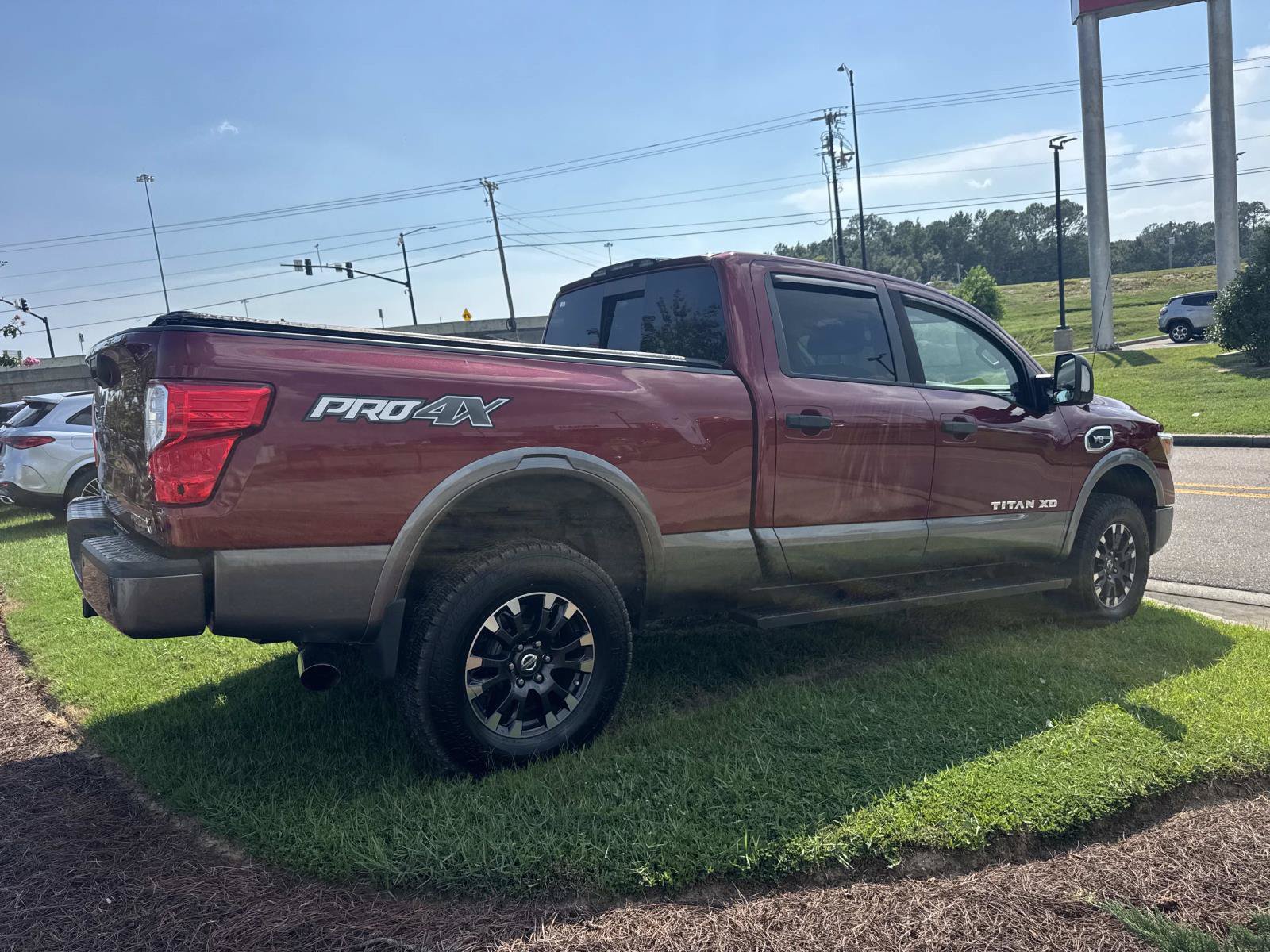 Used 2017 Nissan Titan PRO-4X AWD/4WD image 6