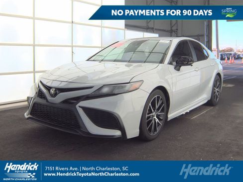 Used 2023 Toyota Camry SE image 1