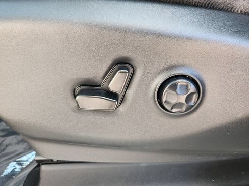 Used 2022 Chrysler Pacifica Touring-L FWD image 14