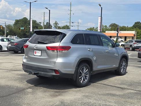 Used 2019 Toyota Highlander XLE image 5