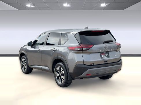 Used 2023 Nissan Rogue SV image 3