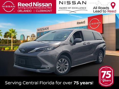 Used 2024 Toyota Sienna XLE FWD image 1