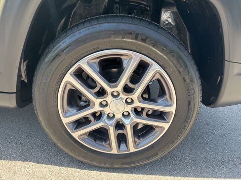 Used 2020 Jeep Compass Latitude FWD image 28